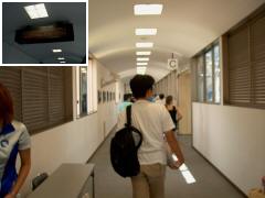 ������~��