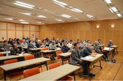 �M�S�ɒ����{�����e�B�A�̊F����