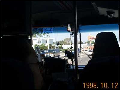 �e���[����^�]���郍�T���[���X����I