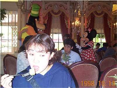 ���ɁA�h�i���h�ƃ~�j�[�����I