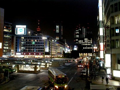 Shinjyuku West Ent. Square, Photo By Ukaz(45kB)