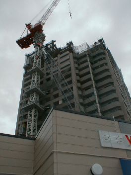 a Building Under Construction, Photo By Ukaz(17kB)