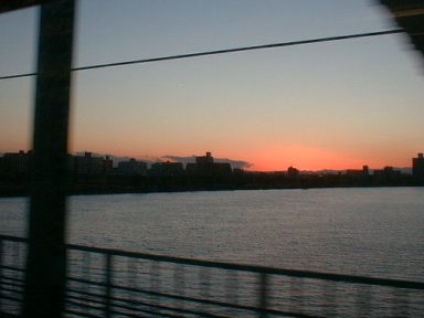 Sunrise onto AraKawa-River , Photo By Kazuyuki UCHIDA(15kB)