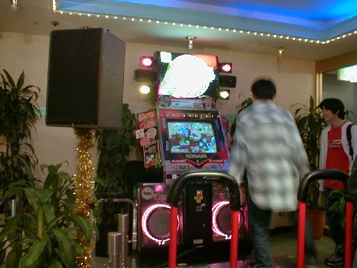 DDR Part3 @Ikebukuro St.Tropez, Photo By Ukaz (40.3KB)